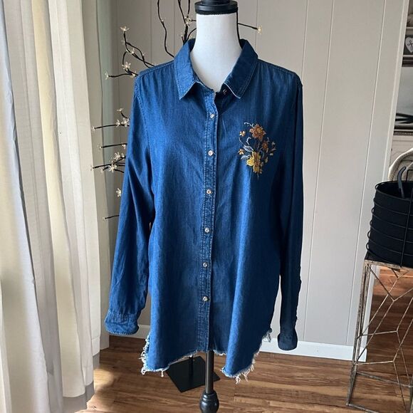 Democracy Embroidered Chambray Button Down Shirt Women’s Size XL - Picture 7 of 16